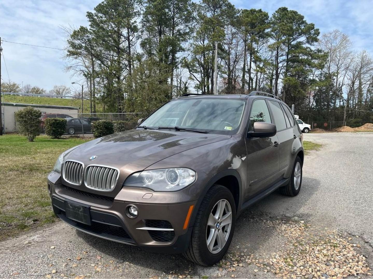 2012 Brown /Tan BMW X5 xDrive 35D (5UXZW0C59CL) with an 3.0 M57 i6 engine, 6 Speed Auto transmission, located at 5700 Curlew Drive, Norfolk, VA, 23502, (757) 455-6330, 36.841885, -76.209412 - Photo#0